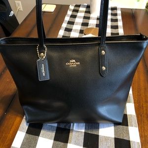 Coach structured leather tote with zipper